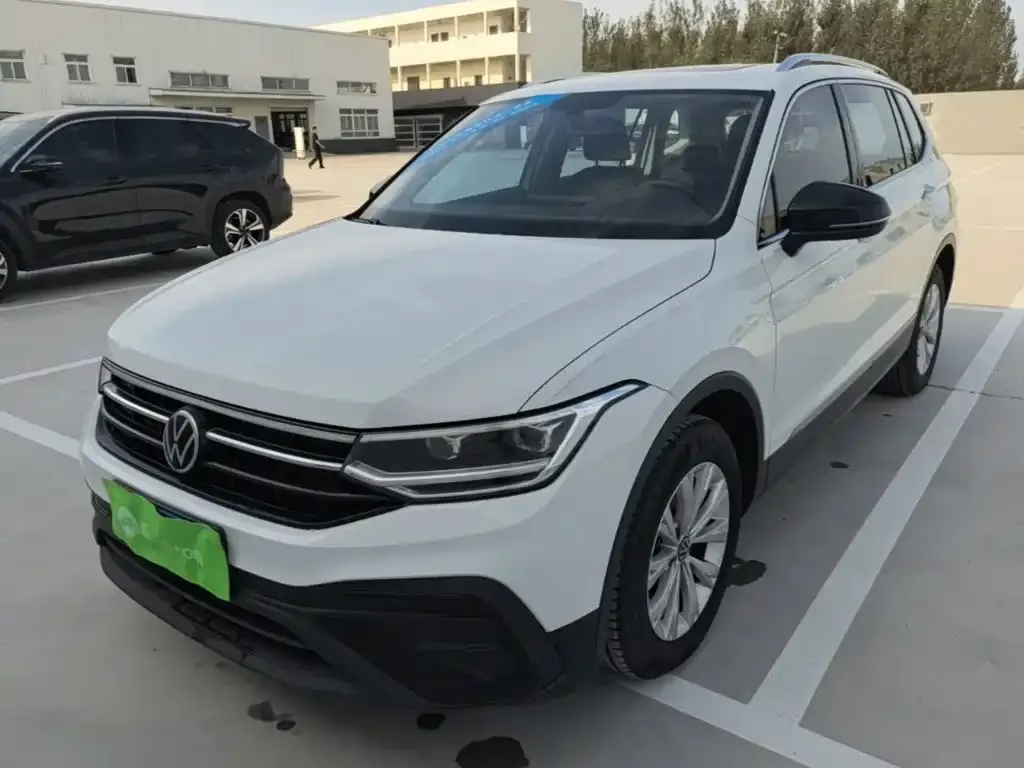 Volkswagen Tiguan L — фото 1