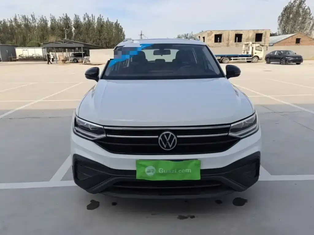 Volkswagen Tiguan L — фото 10