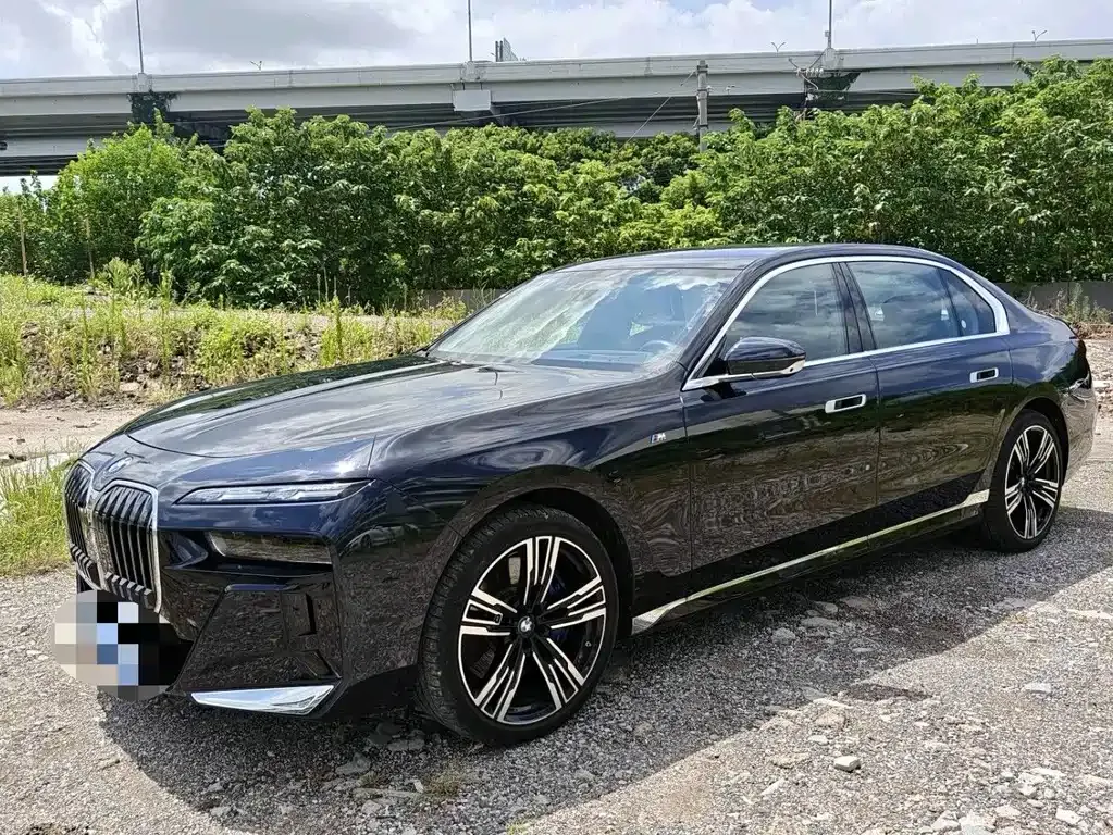 BMW 7 Series — фото 1