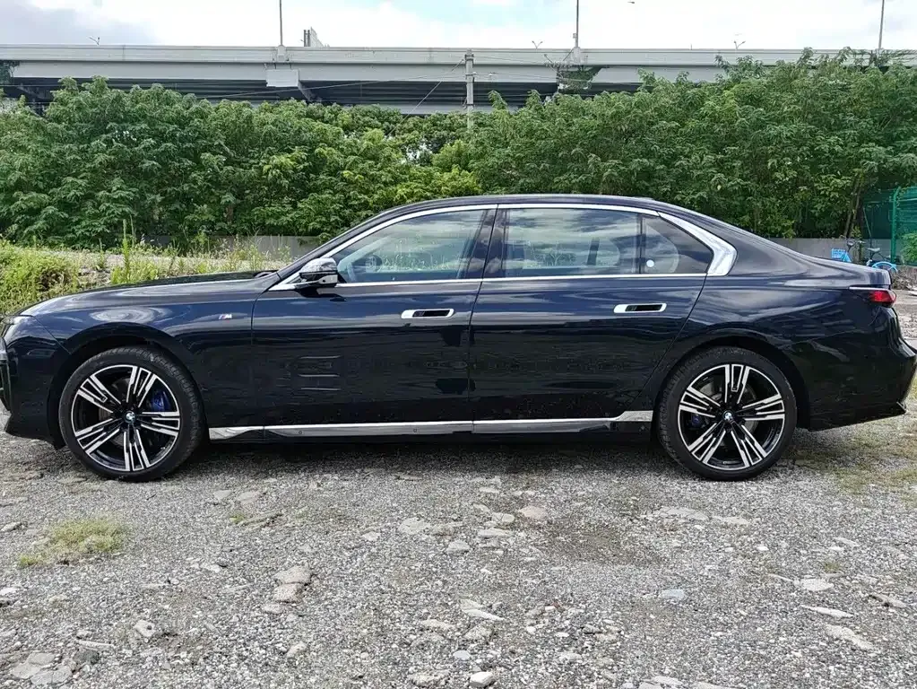 BMW 7 Series — фото 10