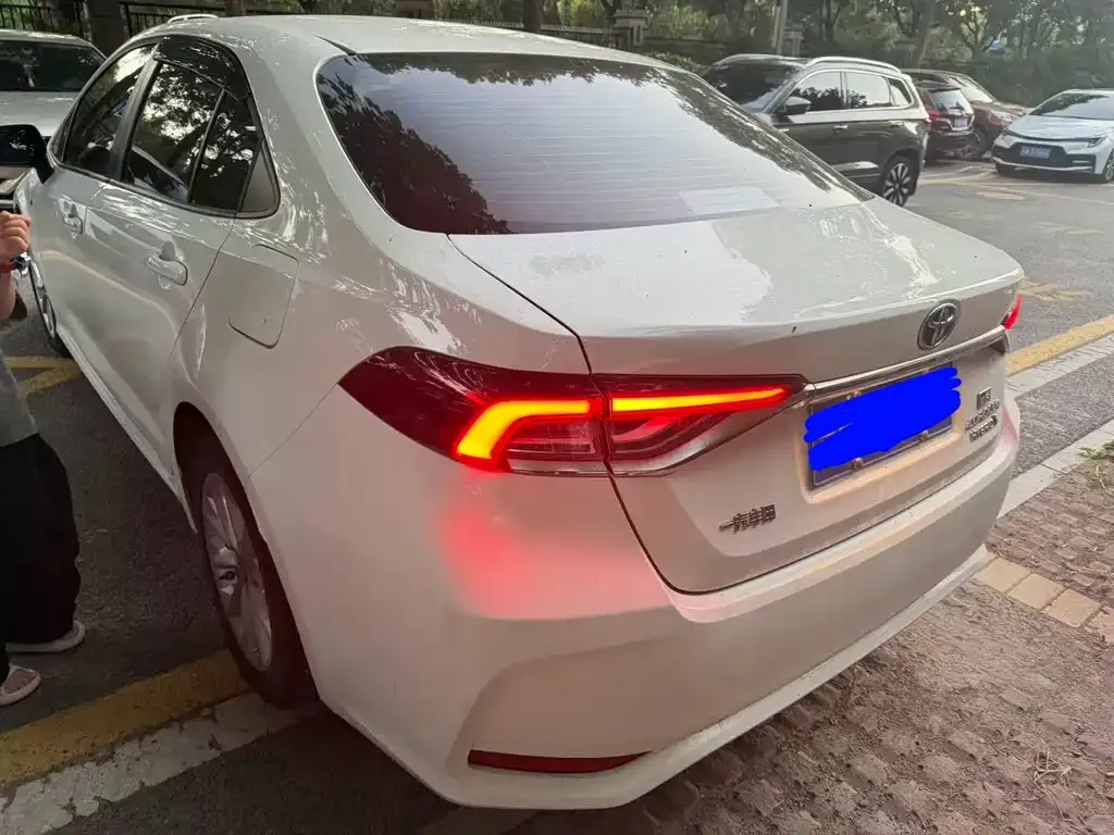 Toyota Corolla — фото 4
