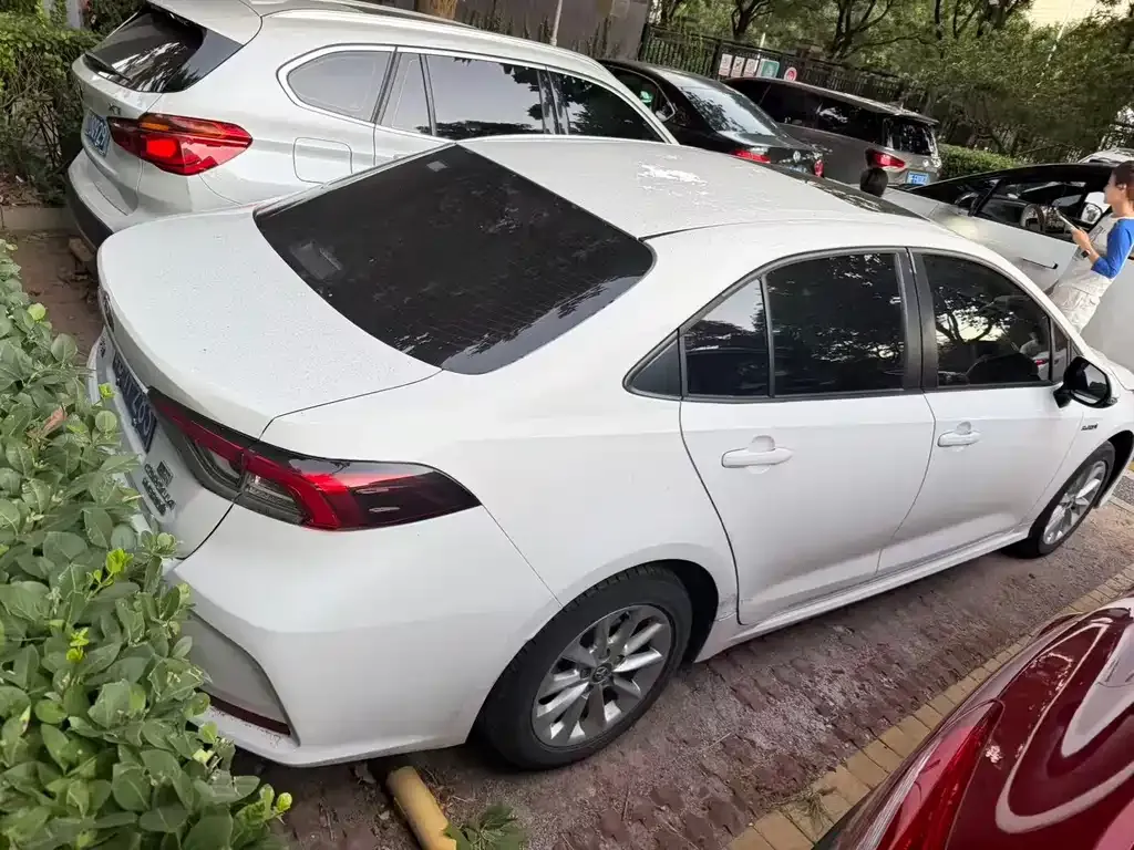 Toyota Corolla — фото 8
