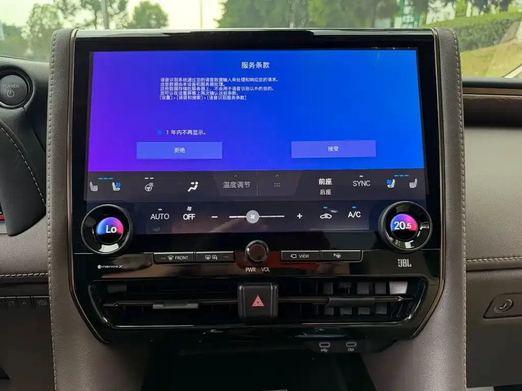Toyota Alphard — фото 7