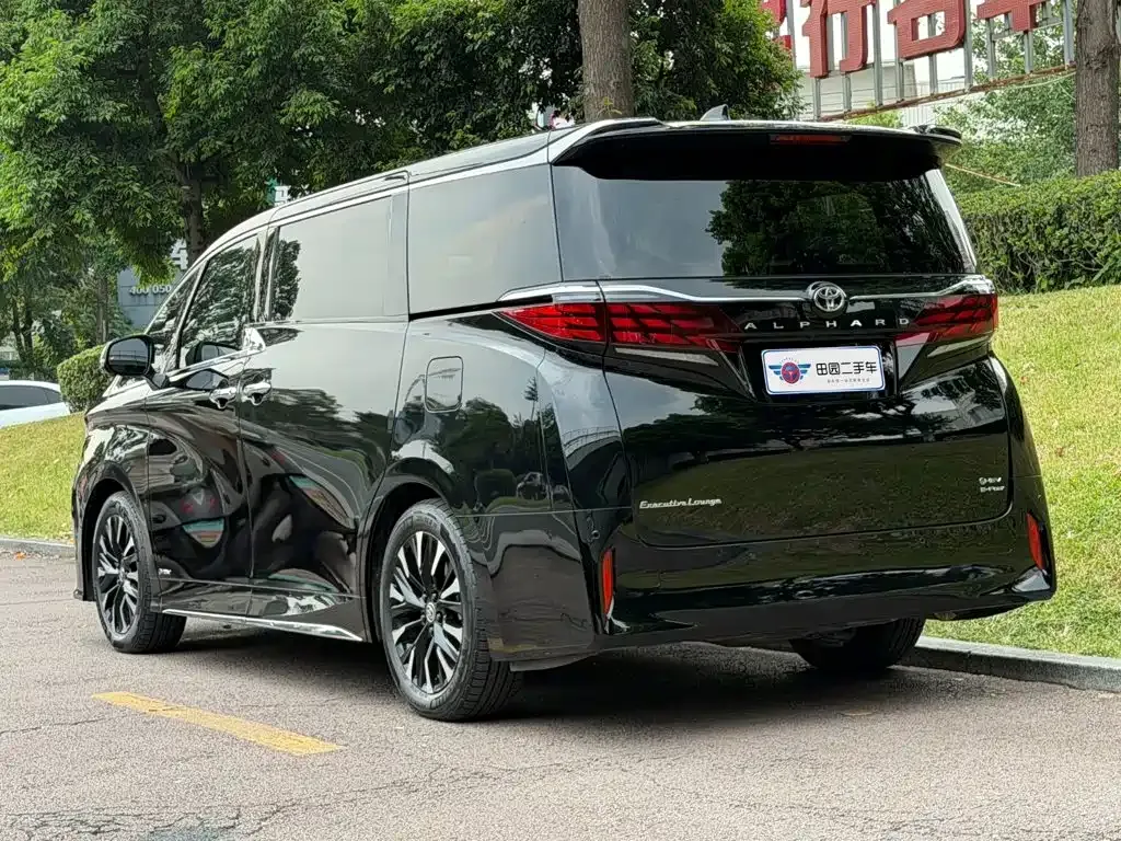 Toyota Alphard — фото 6