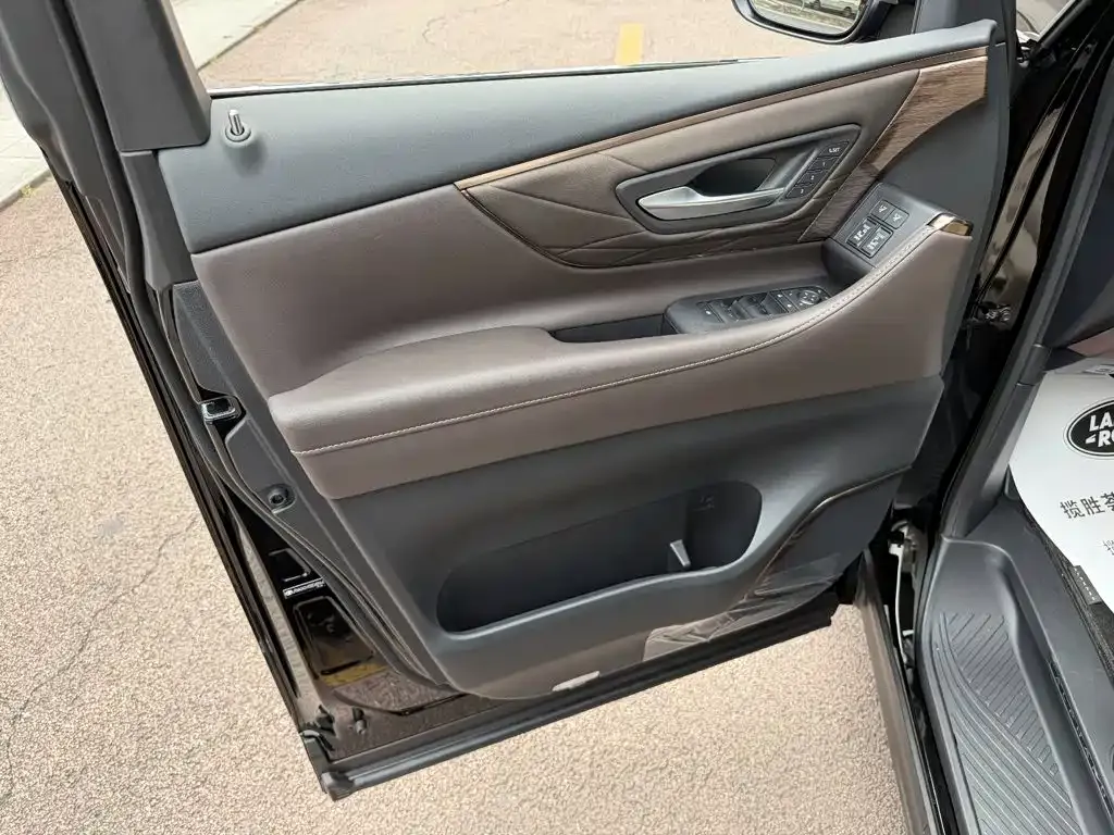Toyota Alphard — фото 3