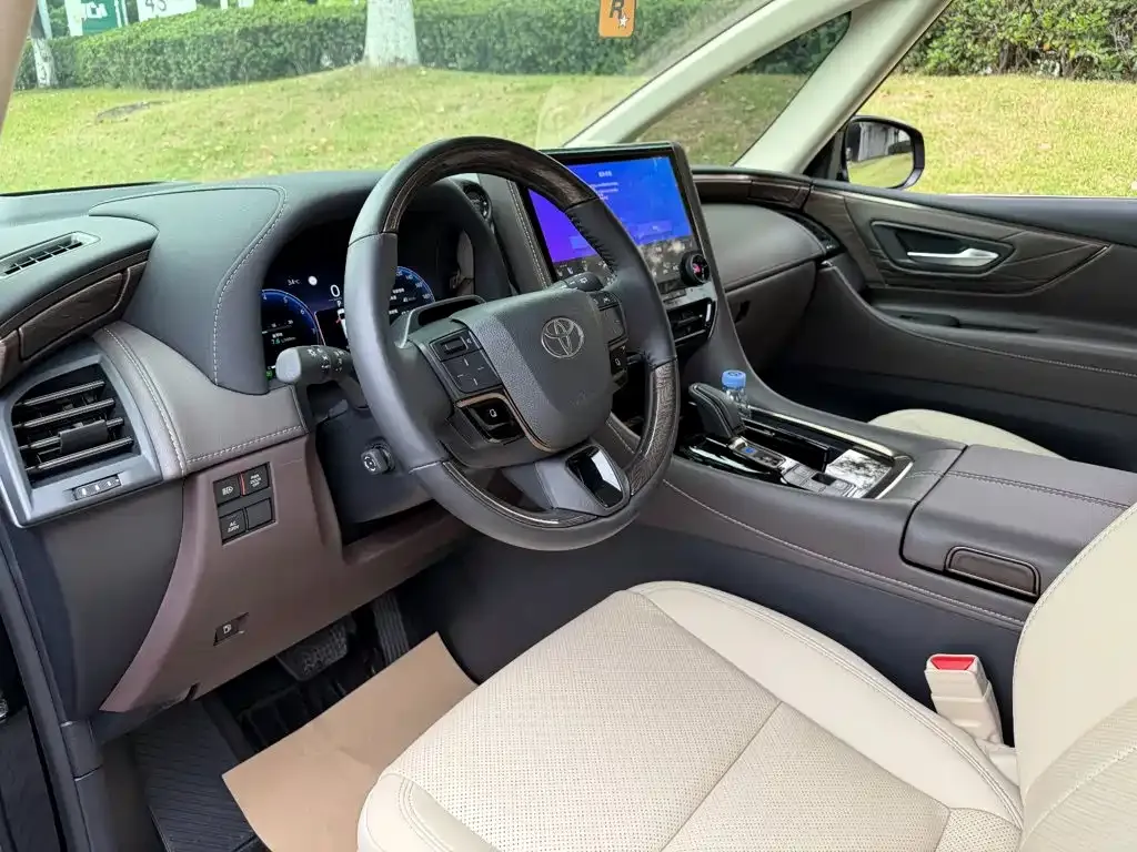 Toyota Alphard — фото 5