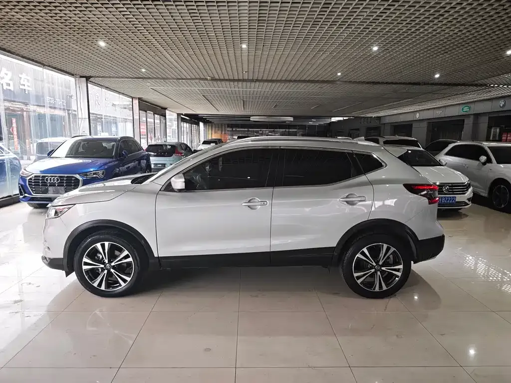 Nissan Qashqai — фото 10