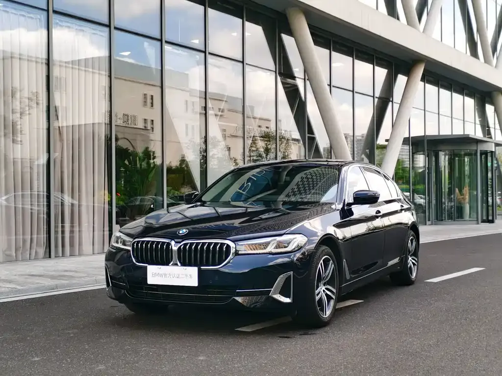 BMW 5 Series — фото 1