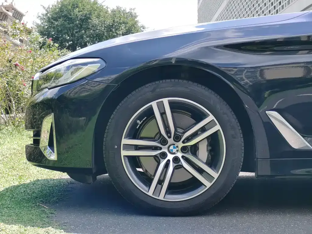 BMW 5 Series — фото 2