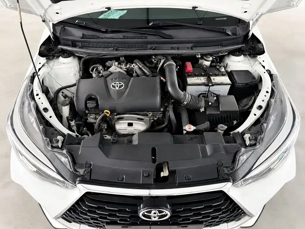 Toyota Yaris L — фото 3