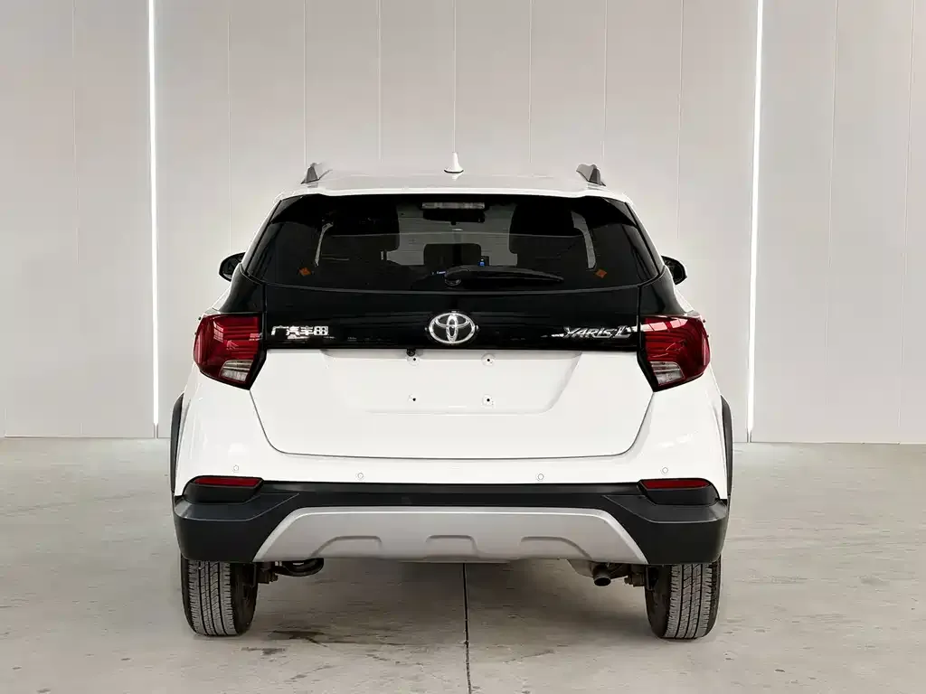 Toyota Yaris L — фото 7