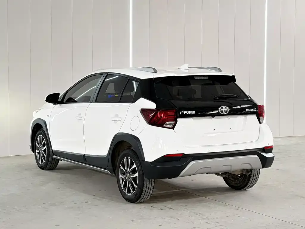 Toyota Yaris L — фото 8