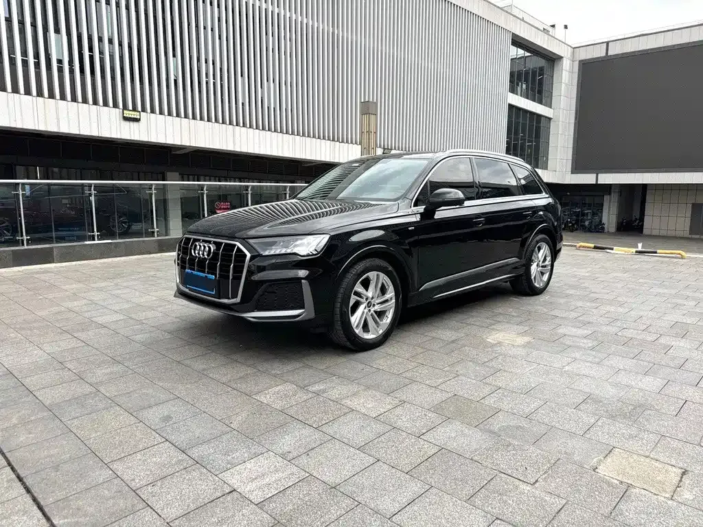 Audi Q7 — фото 1