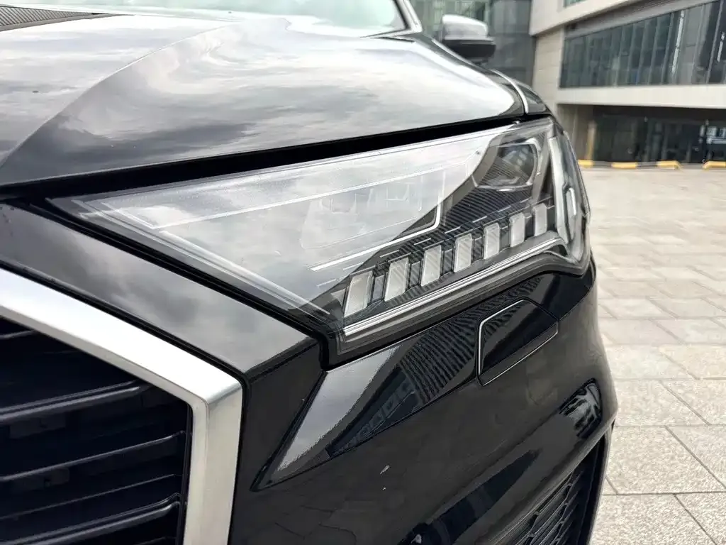Audi Q7 — фото 6