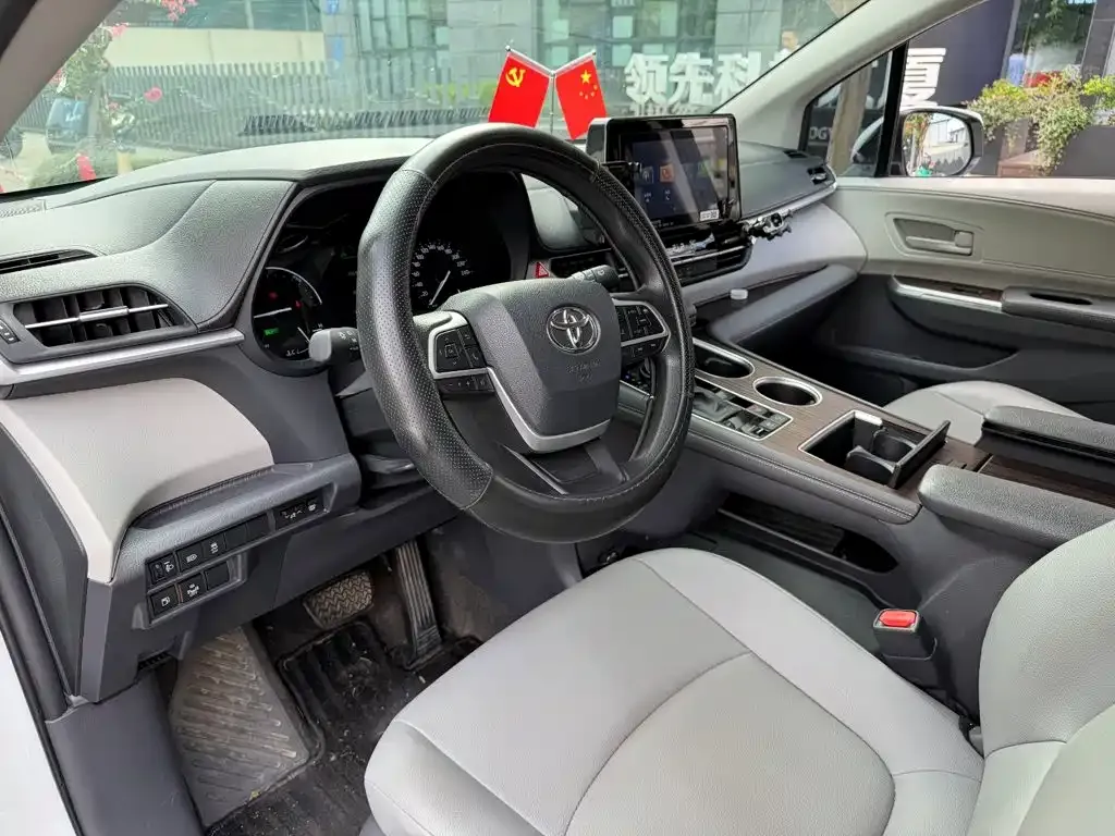 Toyota Granvia — фото 3