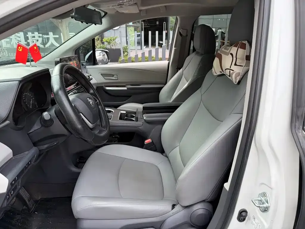 Toyota Granvia — фото 6