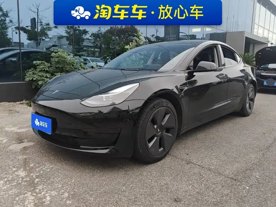Tesla Model 3 — фото 1