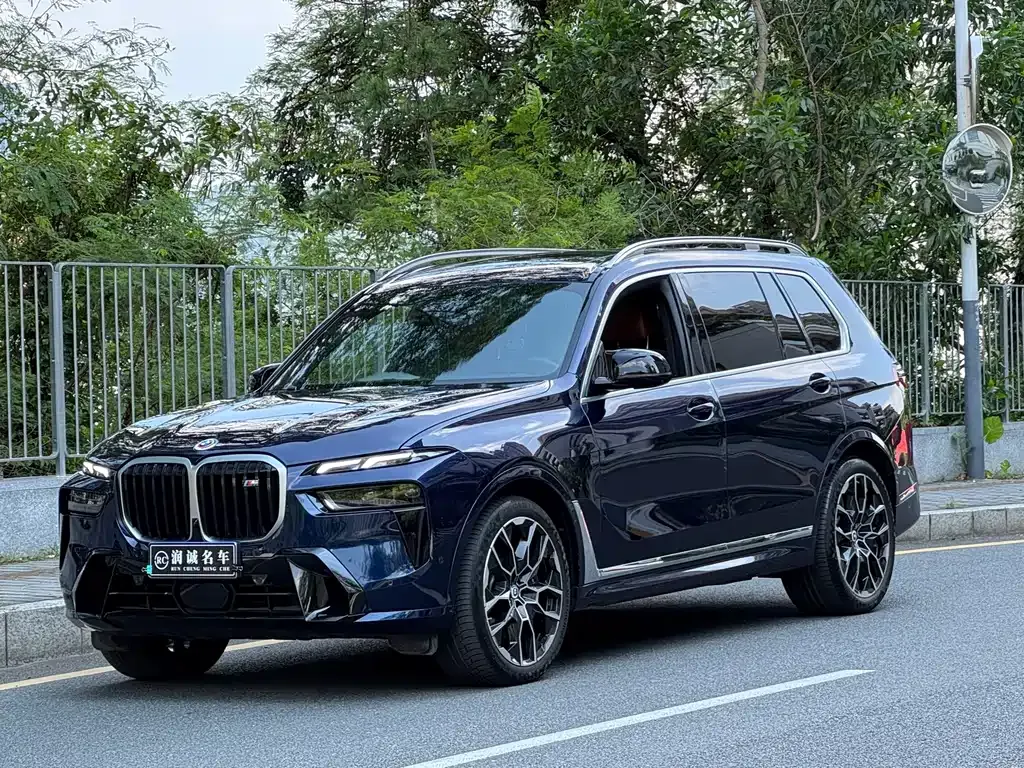 BMW X7 M60i — фото 1