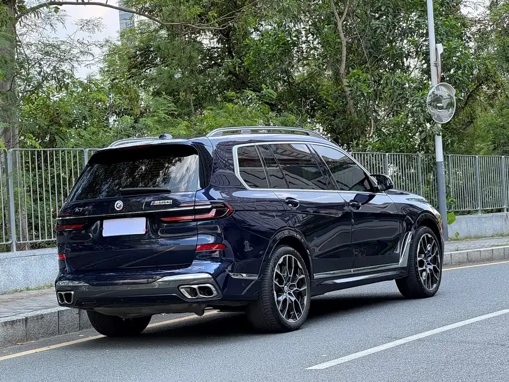 BMW X7 M60i — фото 7
