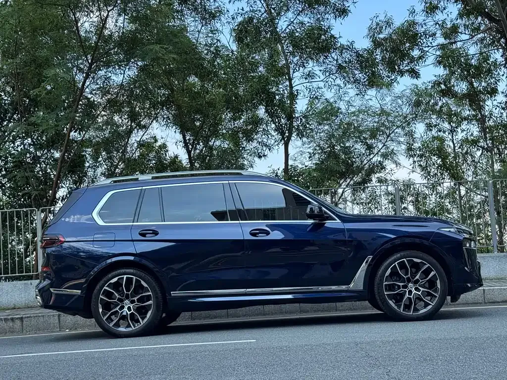 BMW X7 M60i — фото 10