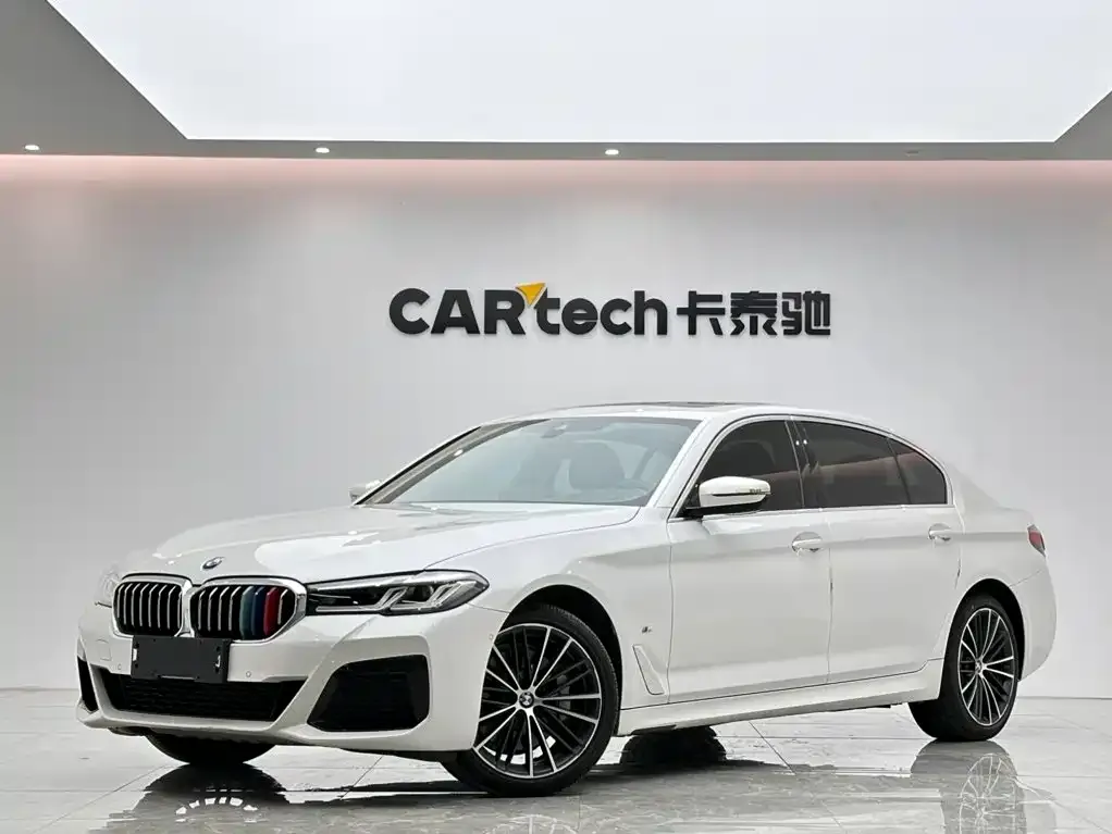 BMW 5 Series — фото 1