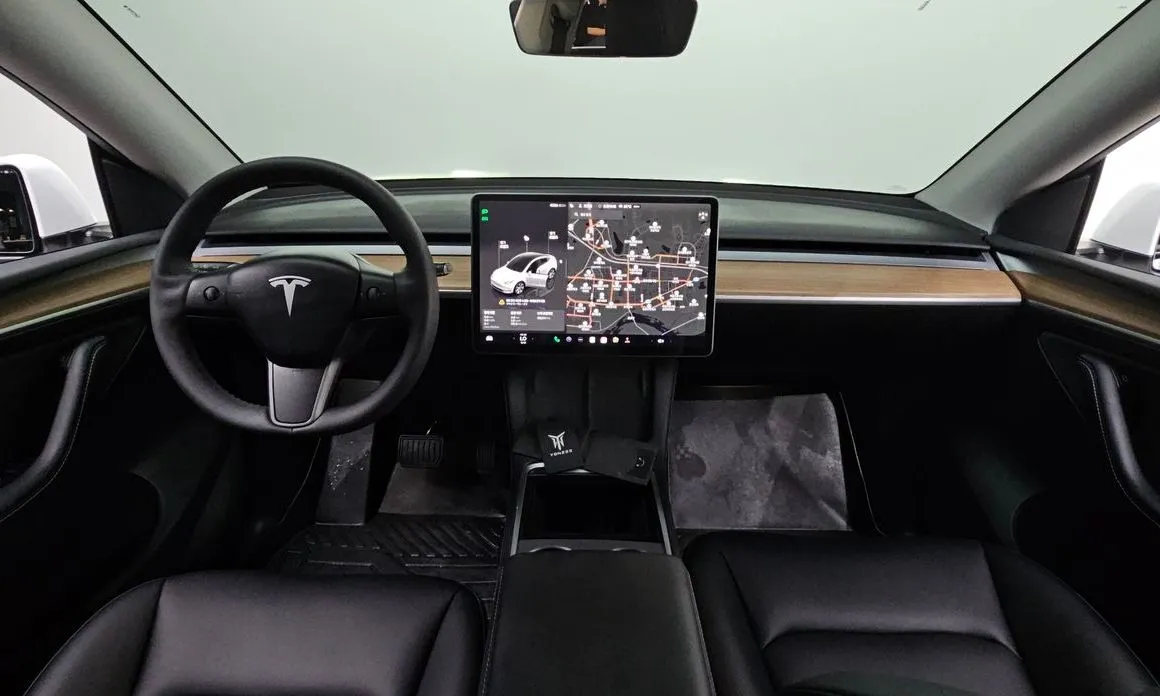 Tesla Model Y — фото 2