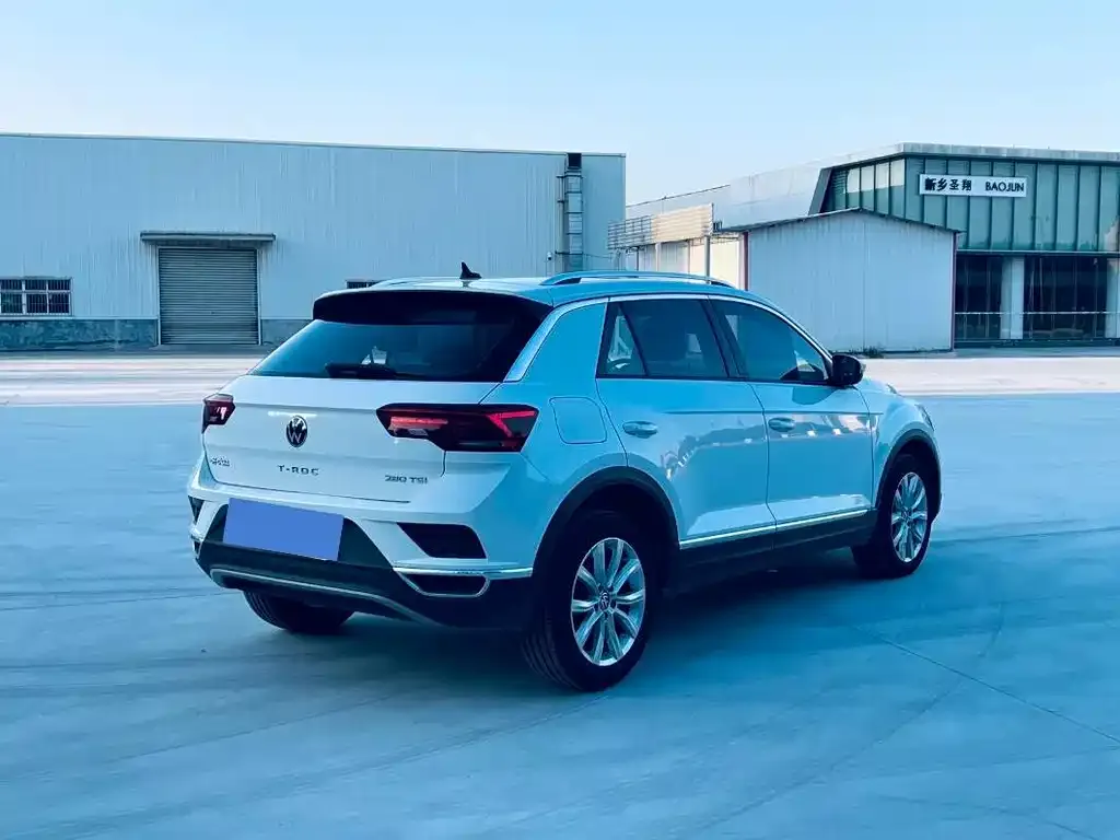 Volkswagen T-Roc — фото 9