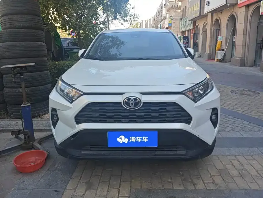 Toyota RAV4 — фото 7