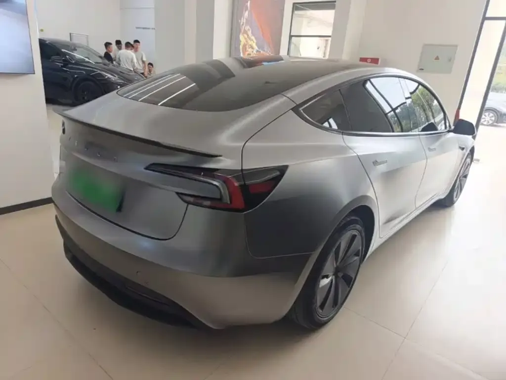 Tesla Model 3 — фото 9