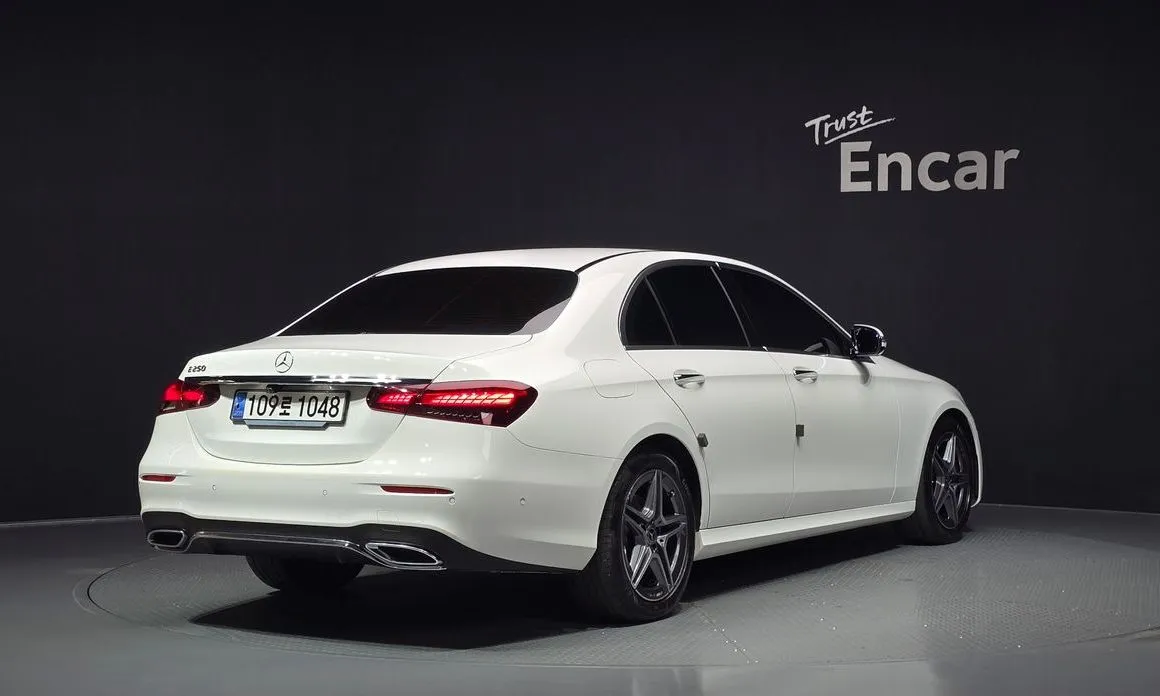 Mercedes-Benz E-Class — фото 7