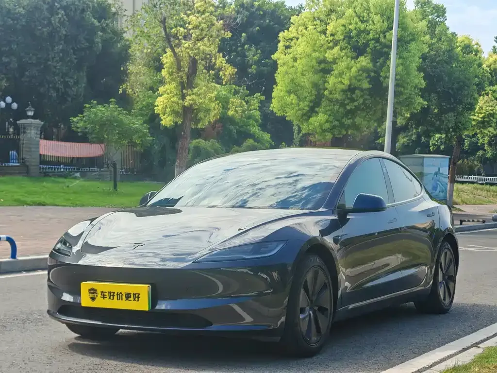 Tesla Model 3 — фото 1