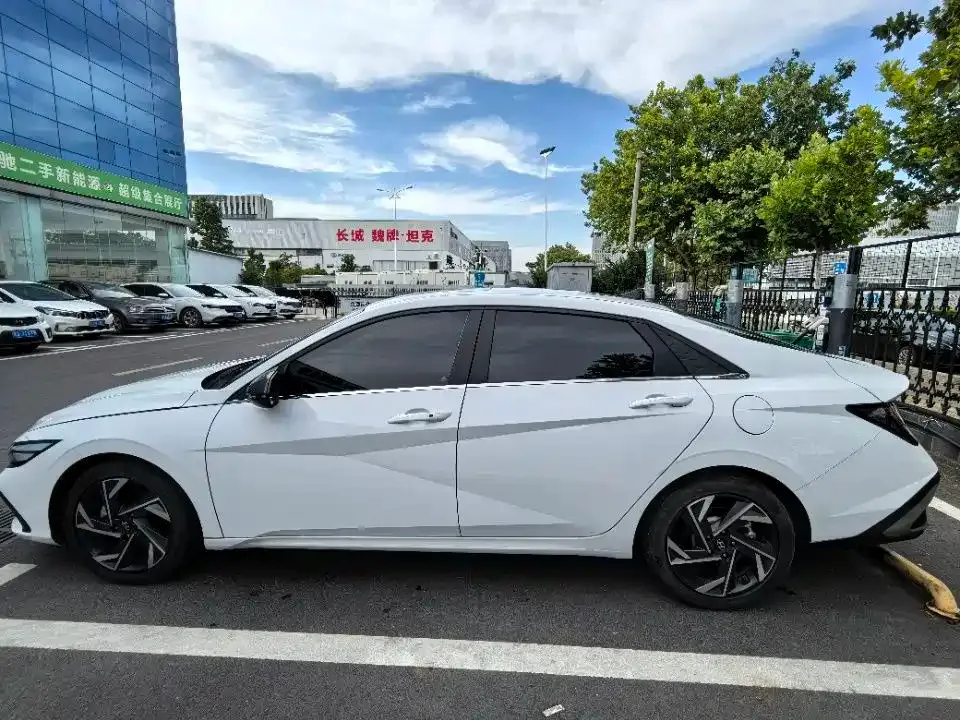 Hyundai Elantra — фото 3