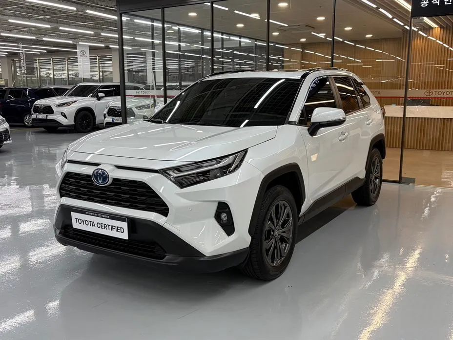 Toyota RAV4 — фото 1