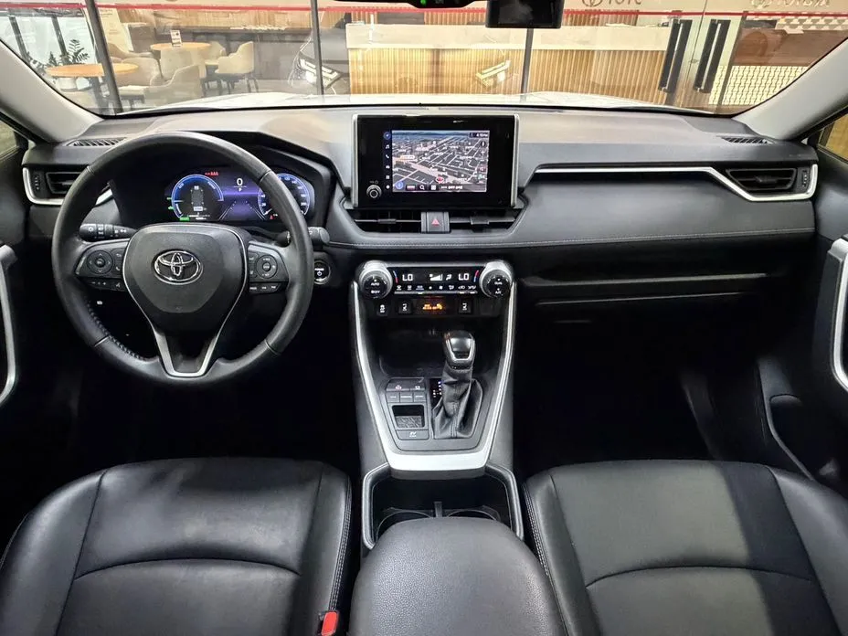 Toyota RAV4 — фото 7
