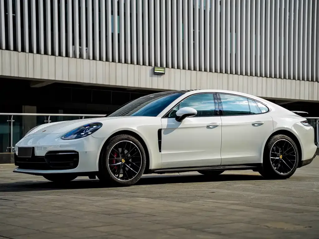 Porsche Panamera — фото 1