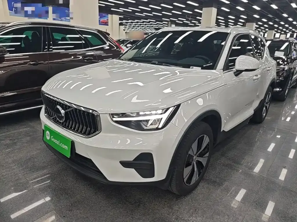 Volvo XC40 — фото 5