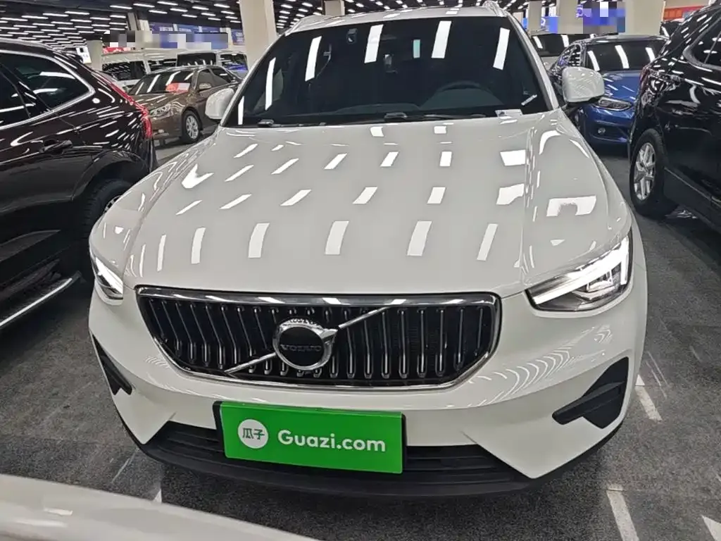 Volvo XC40 — фото 9