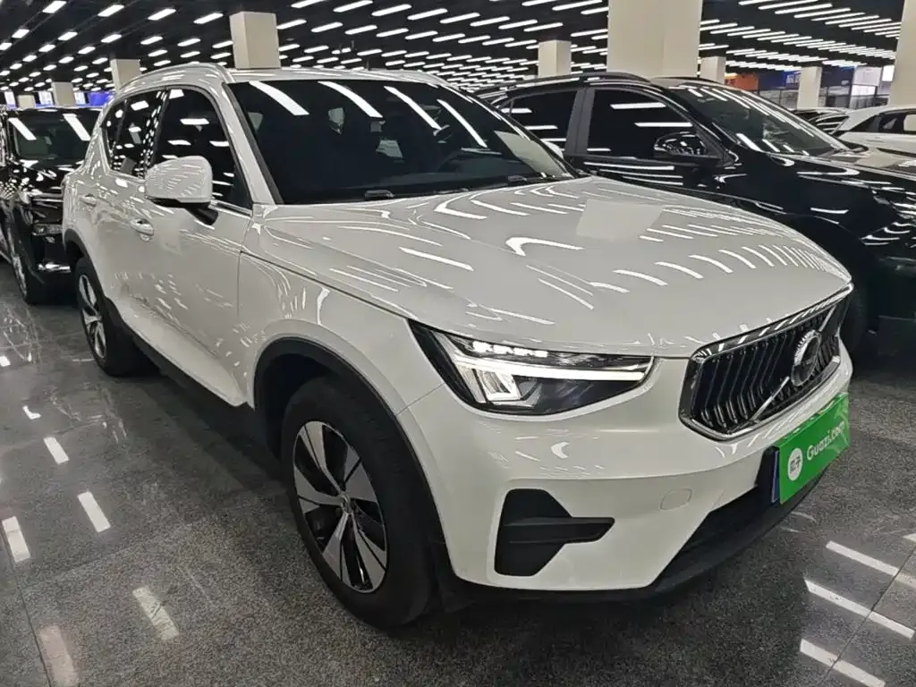Volvo XC40 — фото 3