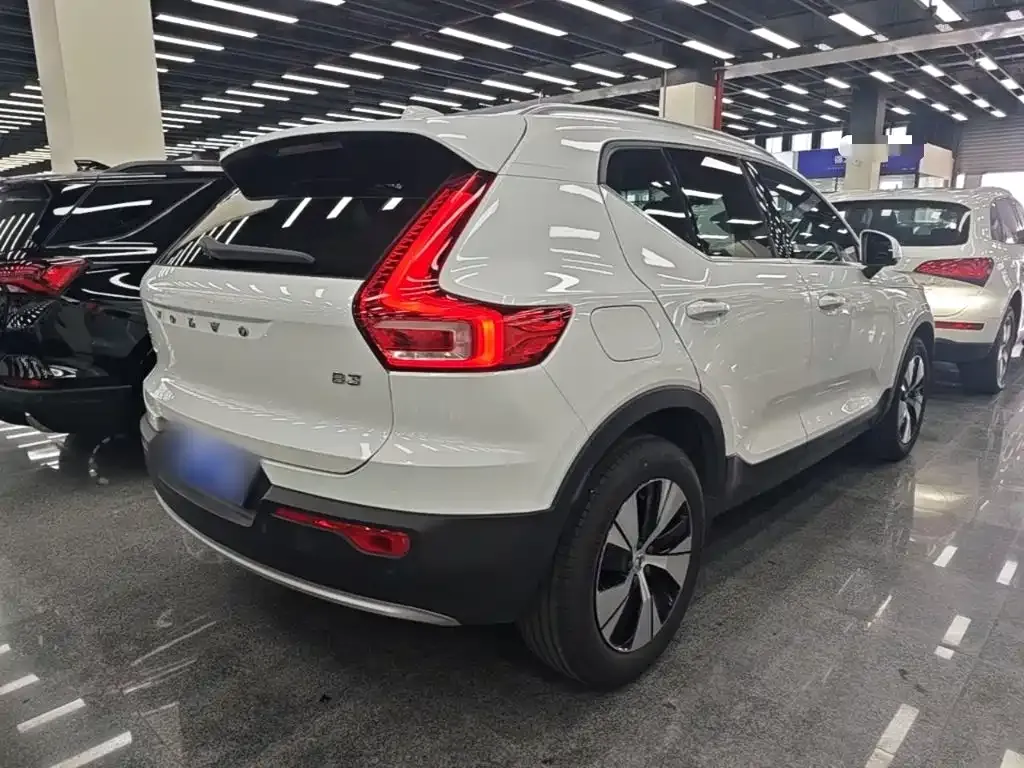 Volvo XC40 — фото 4