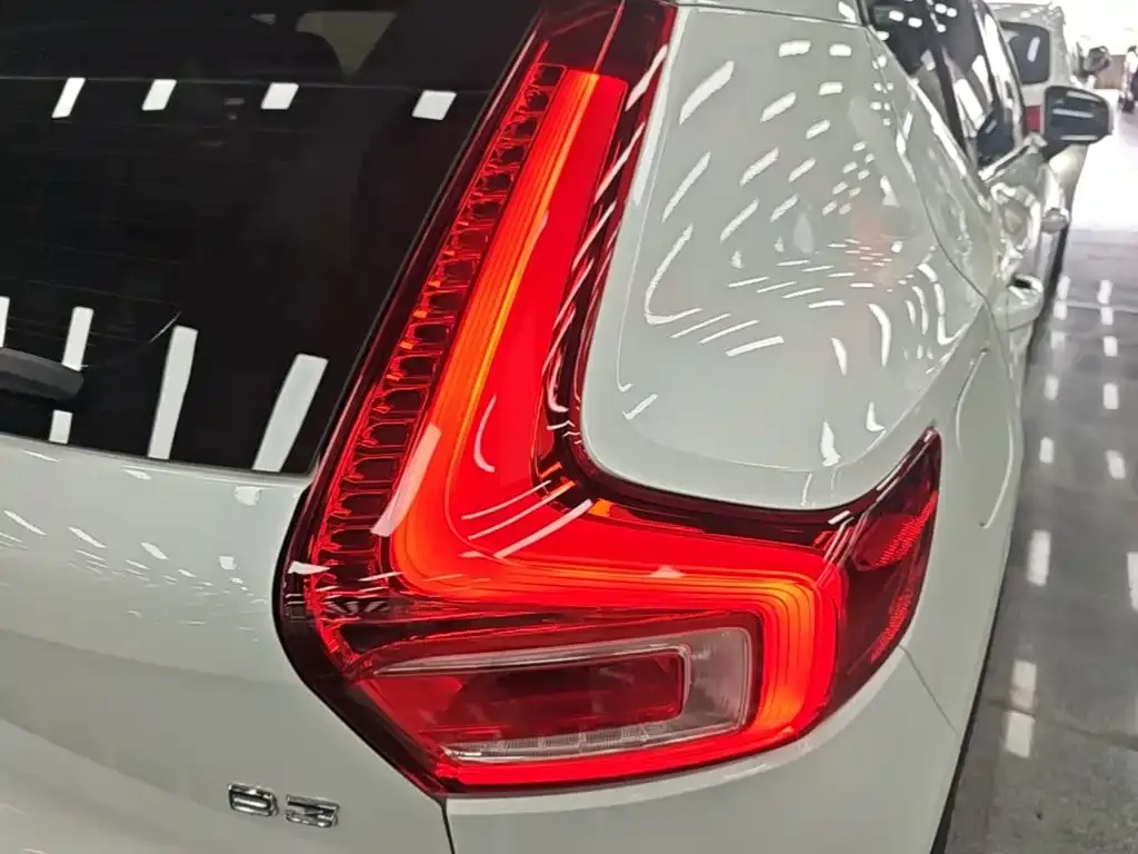 Volvo XC40 — фото 2
