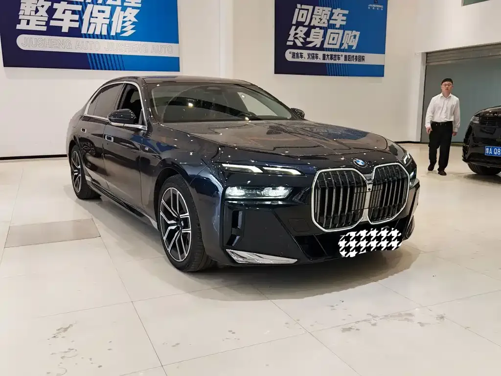 BMW 7 Series — фото 10