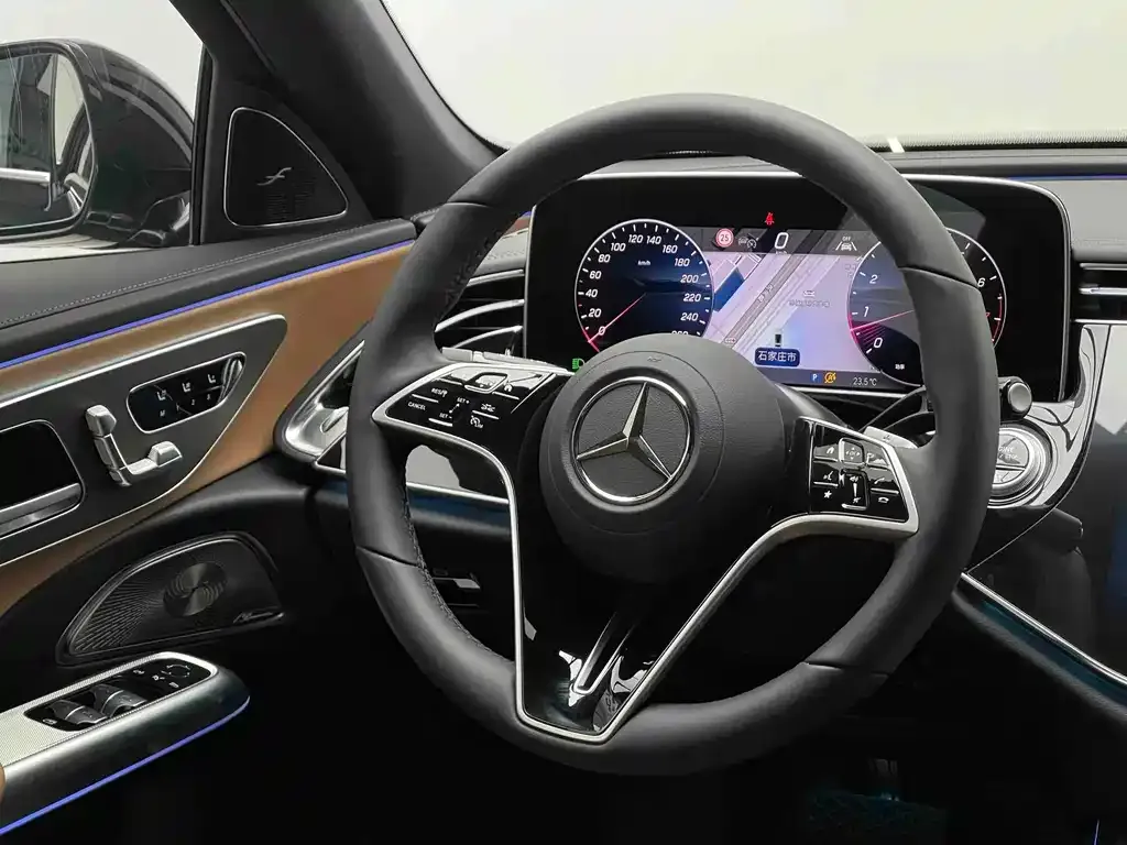 Mercedes-Benz E-Class — фото 3