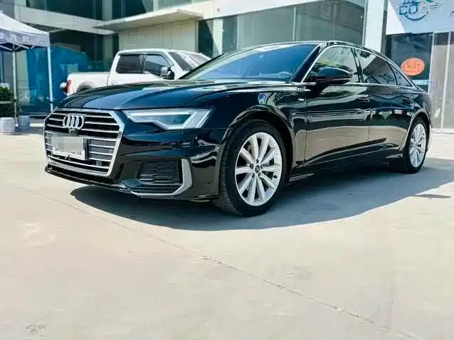 Audi A6L — фото 1