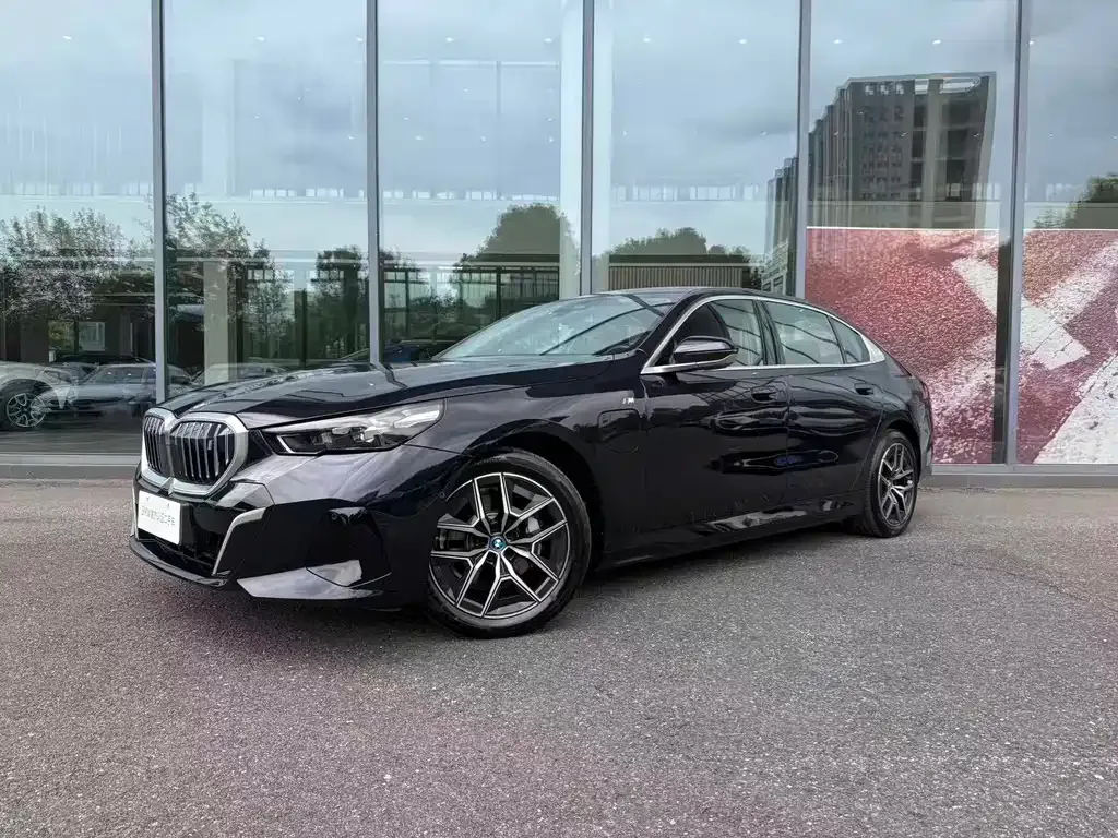 BMW i5 — фото 1