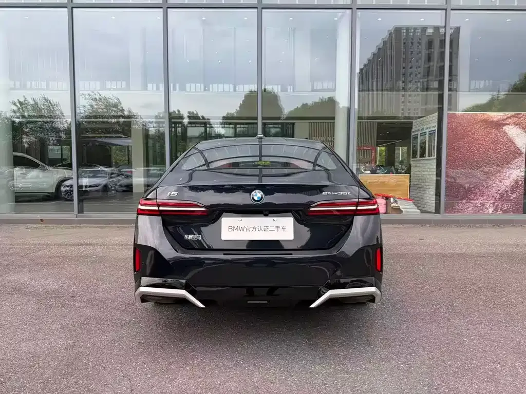 BMW i5 — фото 8