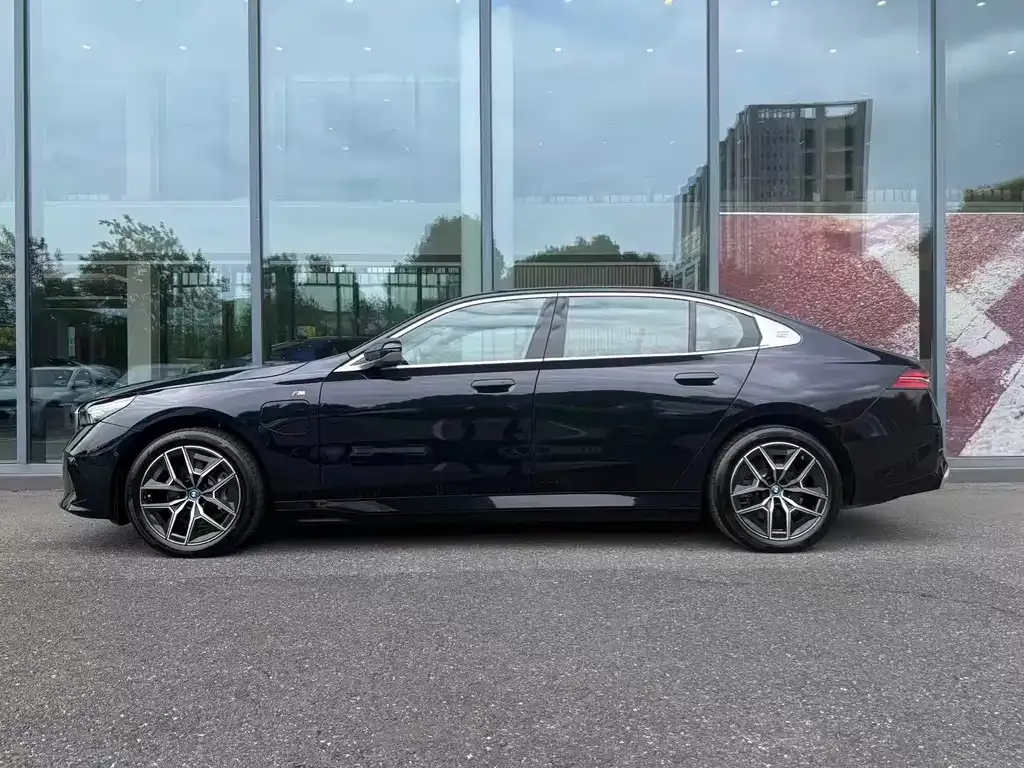 BMW i5 — фото 6