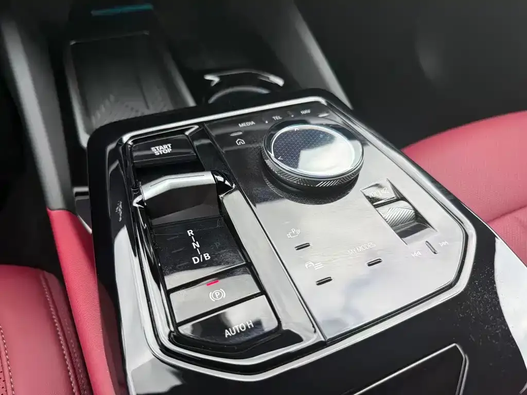 BMW i5 — фото 3
