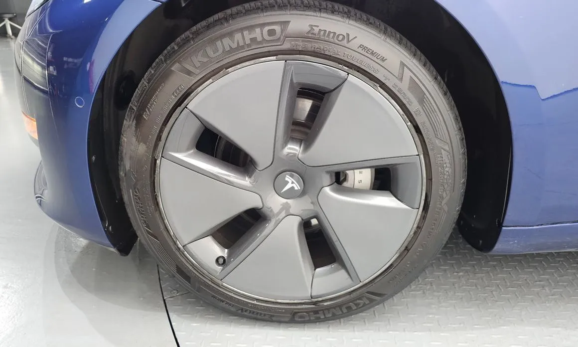 Tesla Model 3 — фото 10