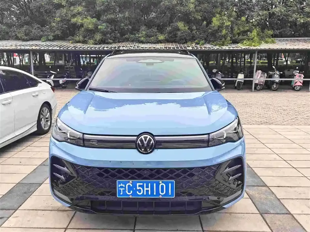 Volkswagen Tiguan L — фото 6
