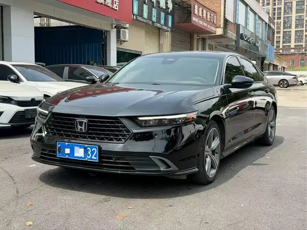 Honda Accord — фото 1